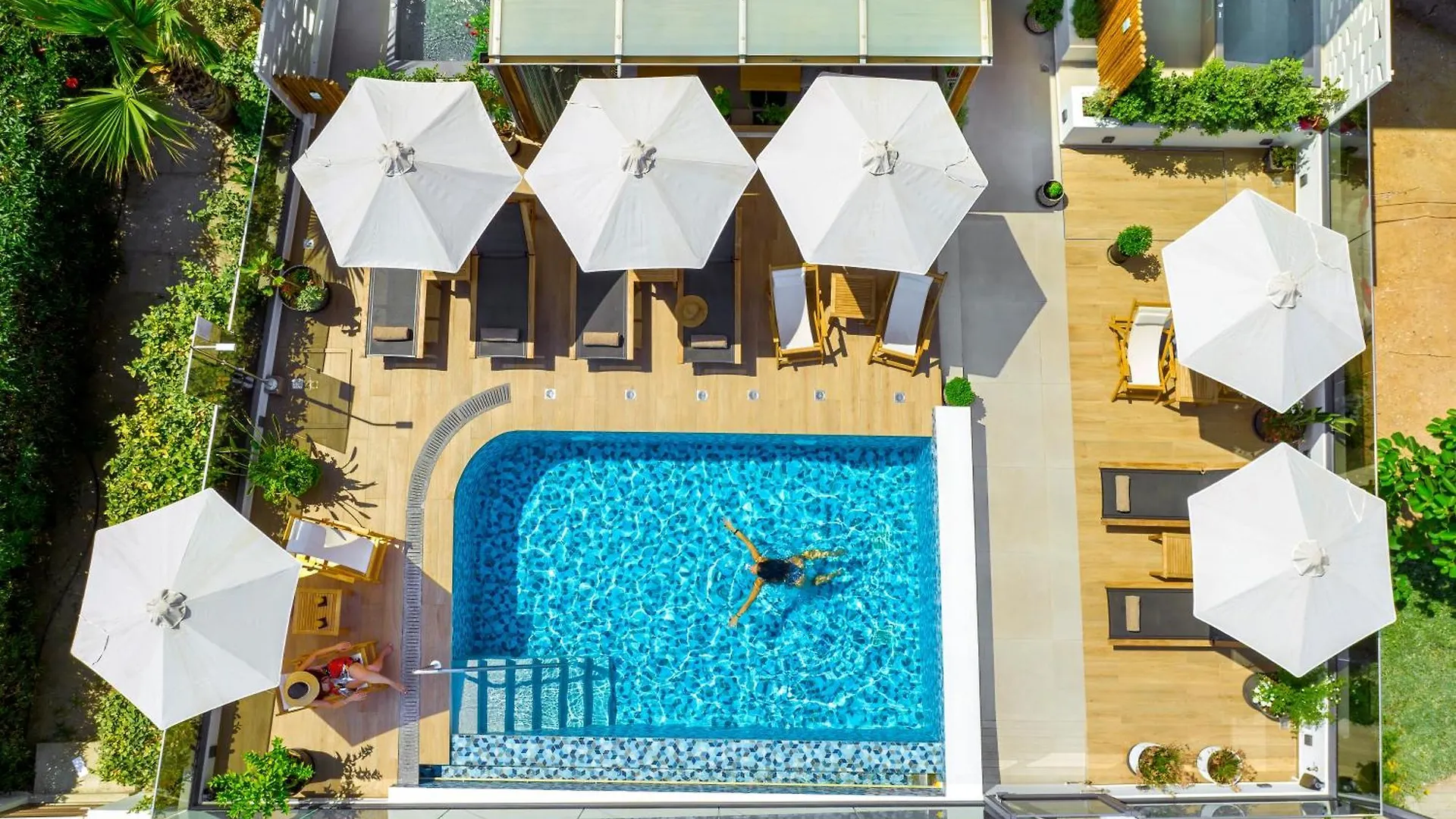 Calla Luxury Seafront Suites location